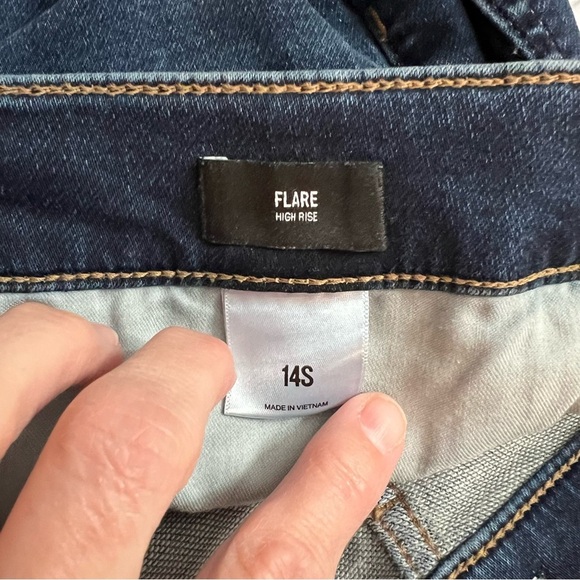 EXPRESS EUC Mid Rise Medium Wash FlexX \'70s Flare Jeans with side slit at hem
